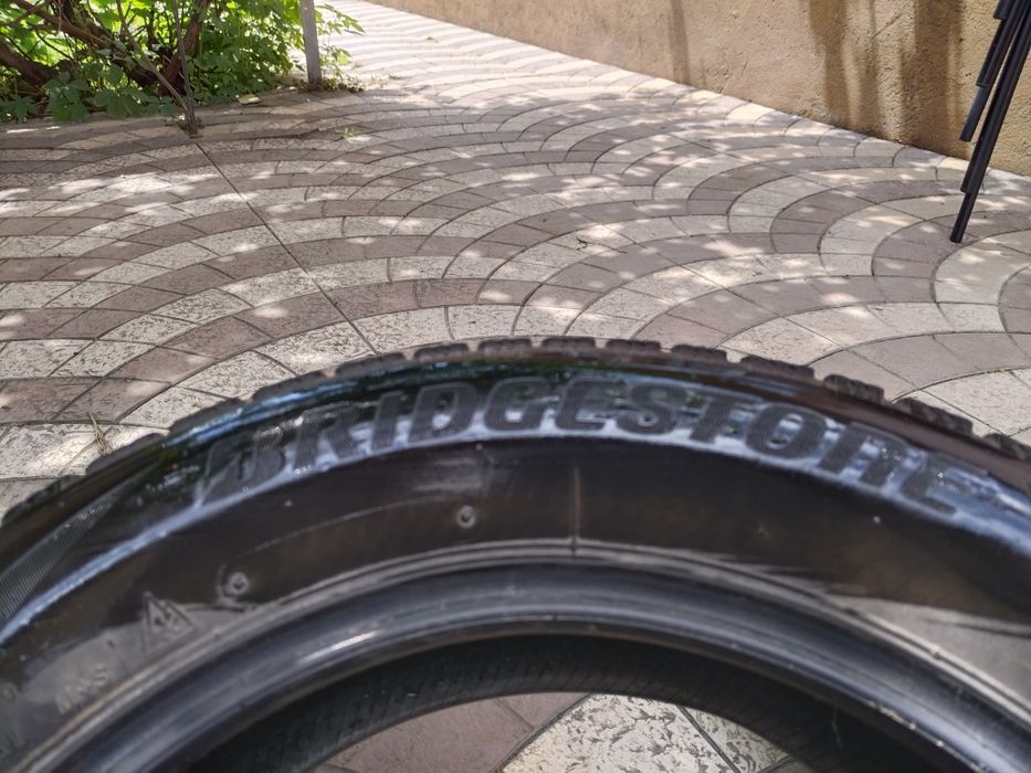Продам резину Bridgestone ( пара )