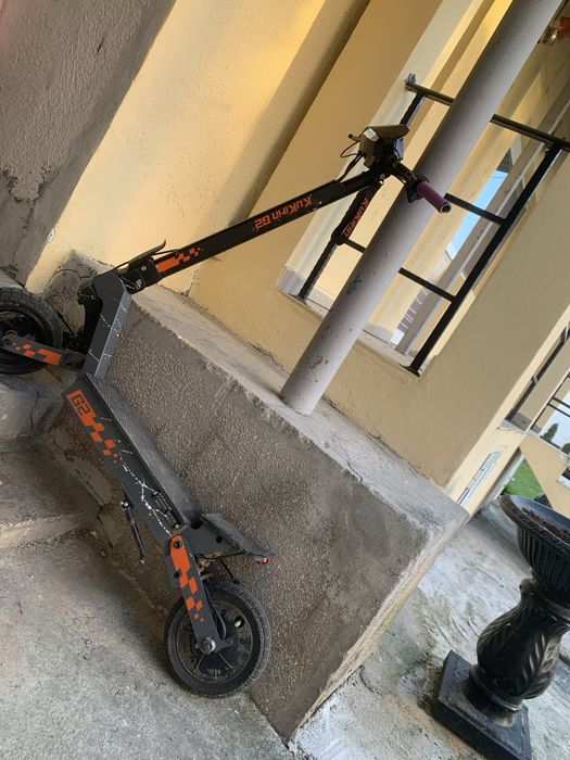 Kukirin G2 utilizat in data de 20 septembrie 2025. Baterie intacta, controler nou, mansoane schimbate roz-mov placute de frana noi acceleratie noua