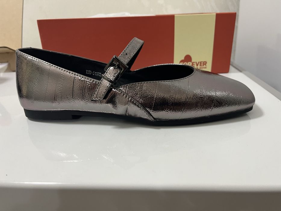 Продам туфли новые женские