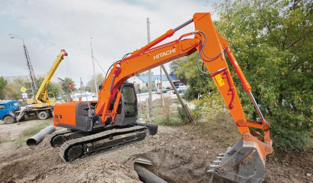 Dezmembrez excavator pe șenile Hitachi ZX130+ZX110, ZX120, ZX135–piese