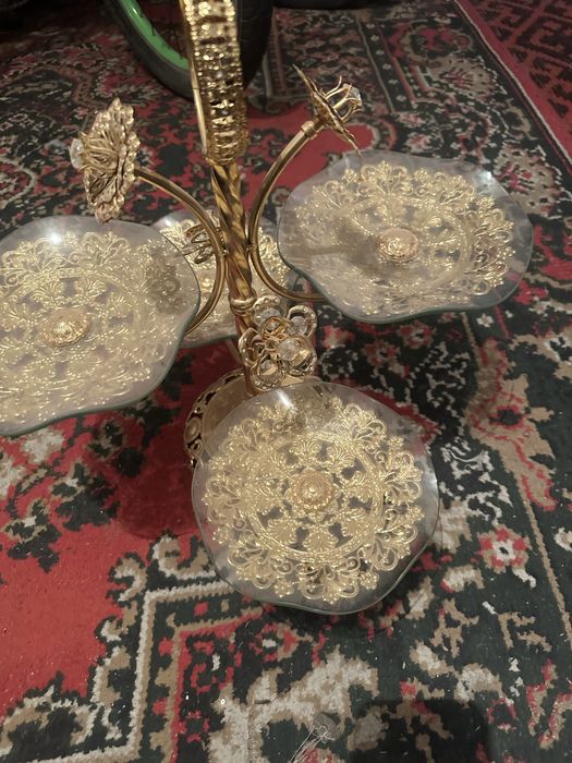 Shirinliklar uchun chiroylik etajerkalar