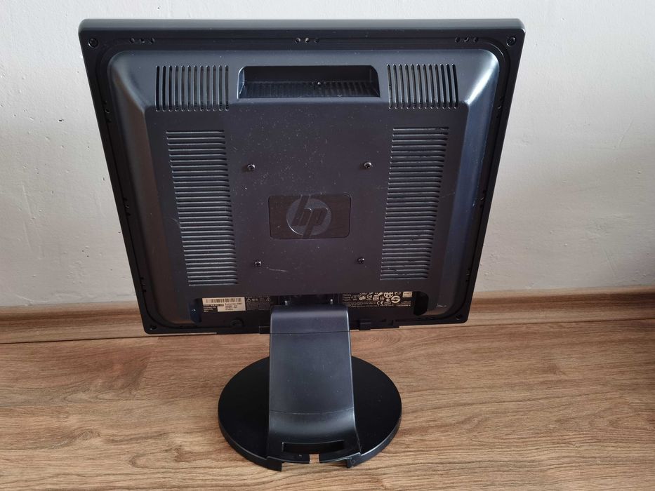 HP 17 инчов LCD монитор