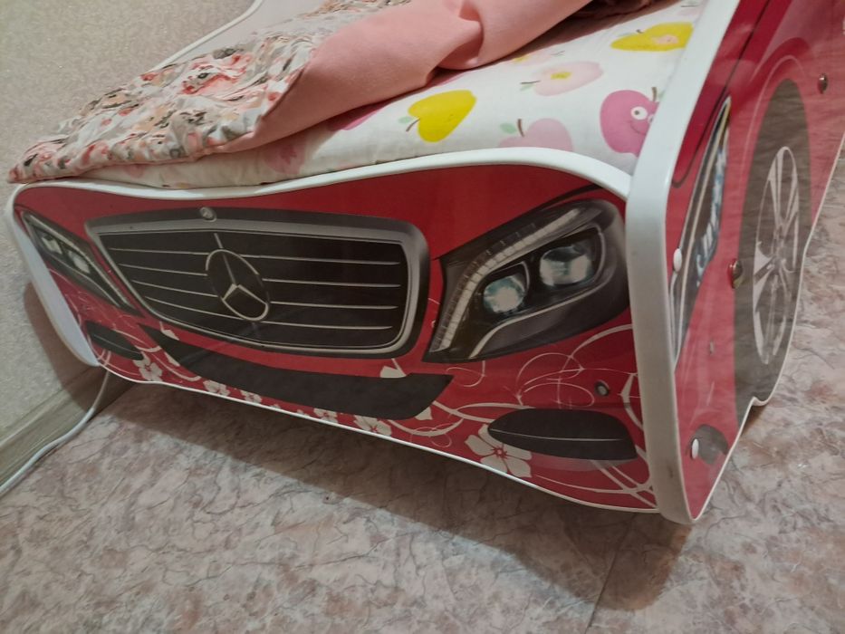 Кровать детская машинка