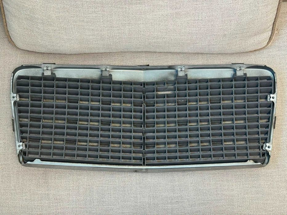 Grila radiator Mercedes-Benz CE W124 Sedan A124 Cabrio S124 Break C124 Coupe 1993-1995