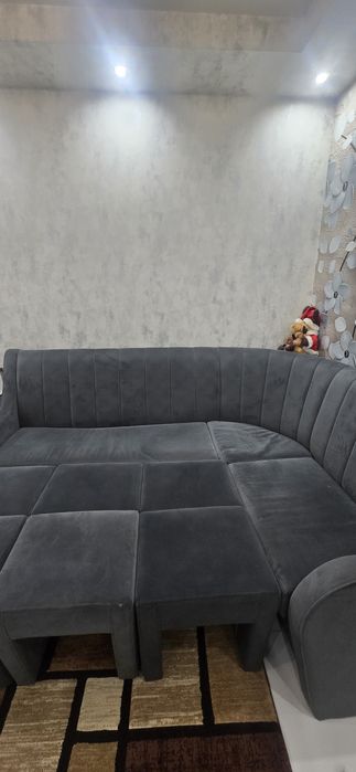 Vand set coltar plus masă superb!