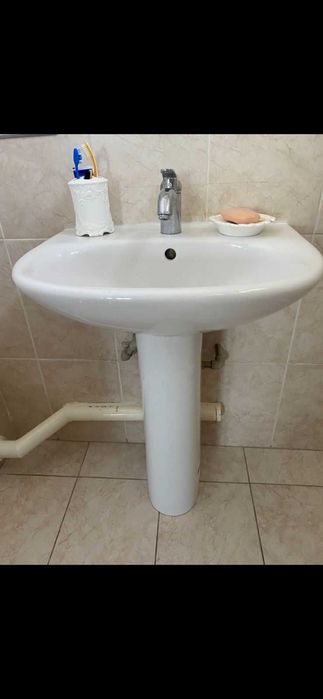 Умывальник и унитаз