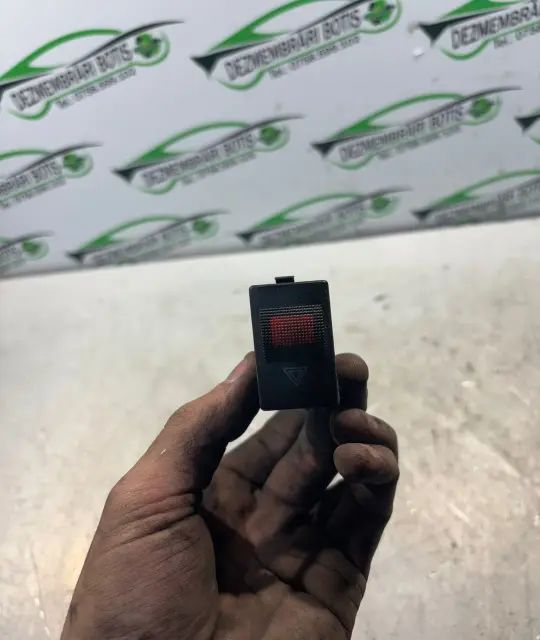 Buton avarie 8D0 941 509 C Audi A4 1999 1.9 TDI MT (110 hp)