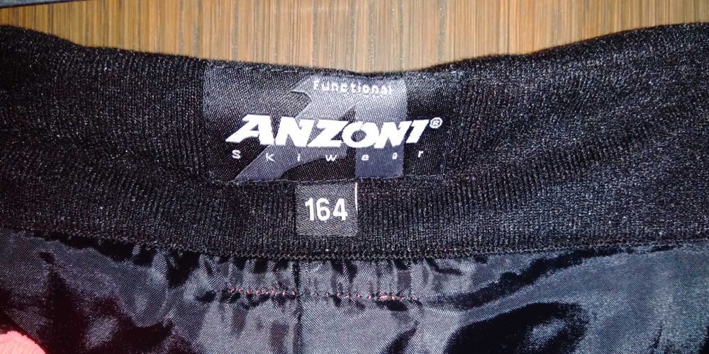 Roxy и Anzoni ски екип