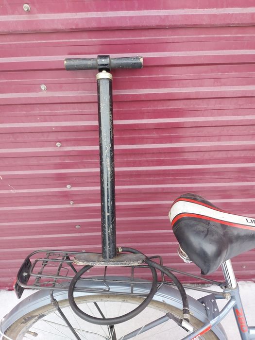 Велосипед с насосом