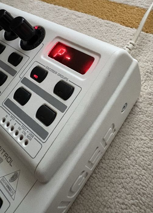 Controller Behringer BCF2000