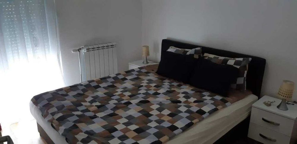 Дава се под наем Двустаен апартамент в Бургас, Възраждане - 48 кв.м за 204 € - Снимка #2