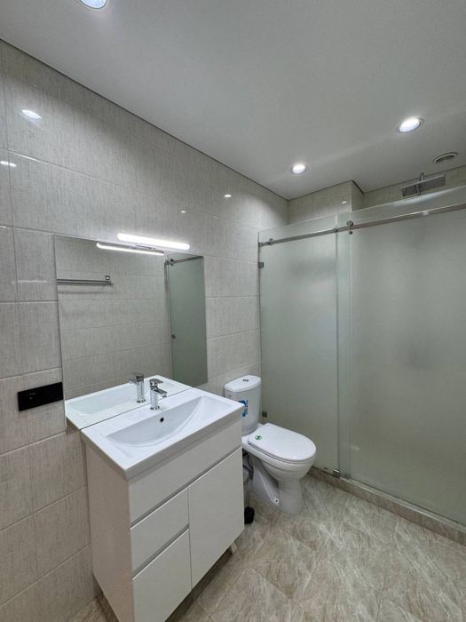 Mehnat postida  2- xona dom sotiladi srochna