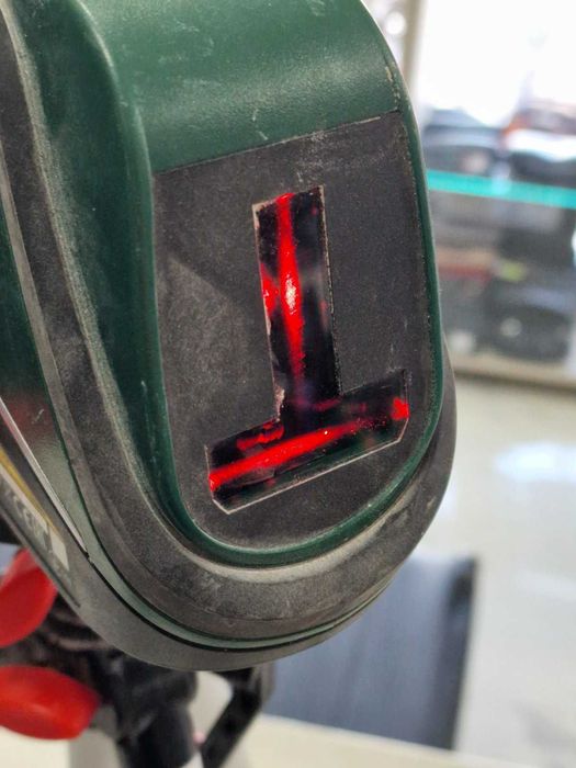 Лазерен нивелир BOSCH UniversalLevel 2 със статив