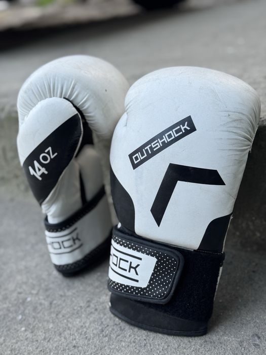 Боксови ръкавици Everlast и Outshock