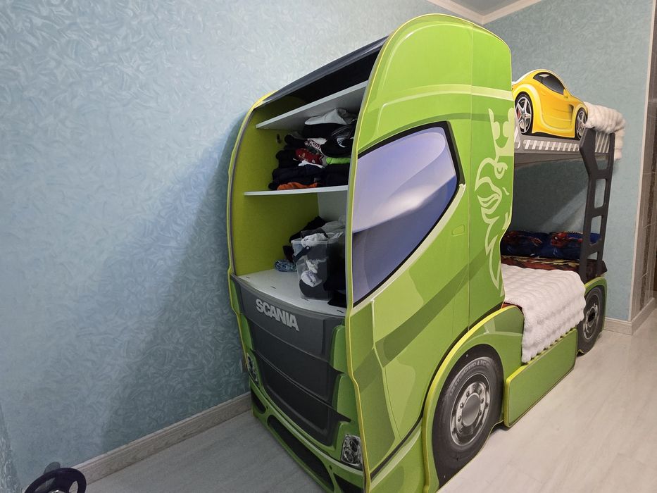 Продам двухъярусную кровать автобус