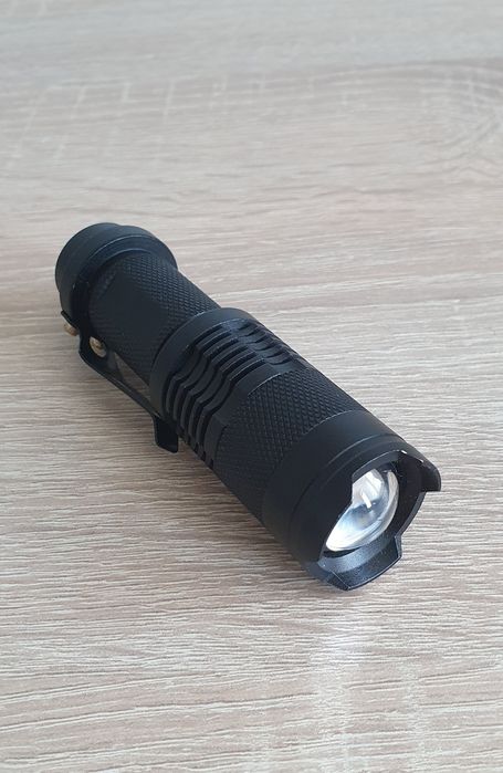 Lanterna LED Cree cu zoom 3 moduri functionare baterie AA
