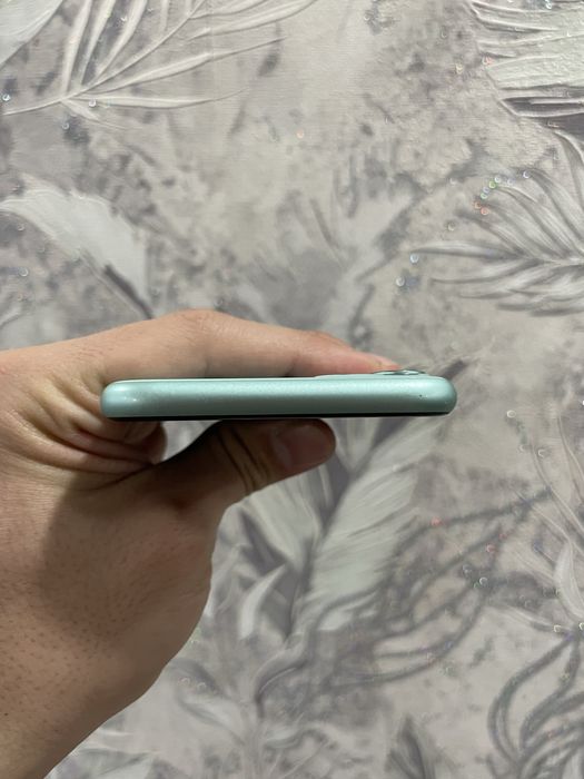 Продам iPhone 11 64gb в идеальном состоянии