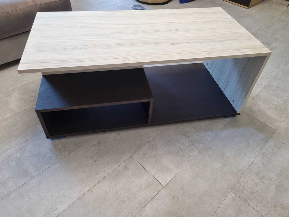 Холна маса в два цвята