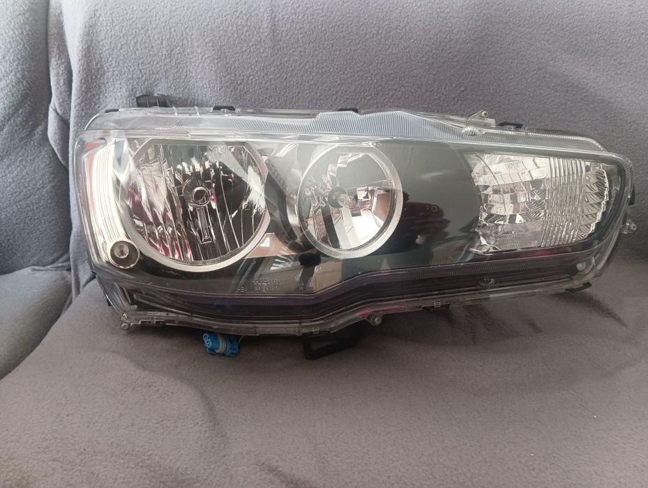 Продавам фарове за Mitsubishi Lancer TYC