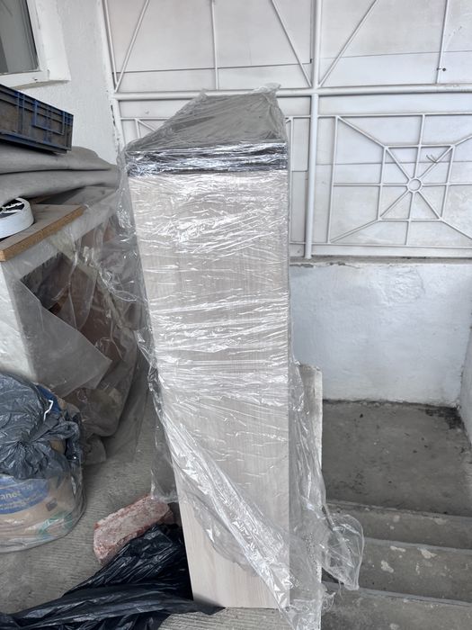Corp mobilier cu rafturi