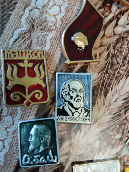 Стари значки,от далечен назад п⁶ериод в годините.