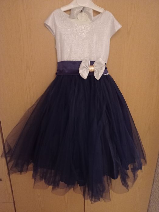 Продам  нарядные платья