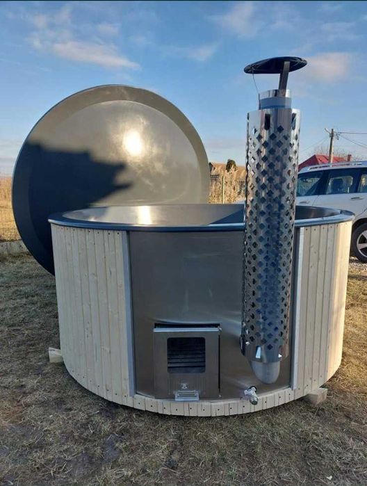 Ciubăr cu hidromasaj și sobă inox – 9–10 persoane