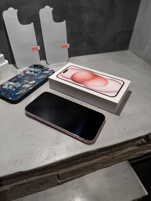 Перфектен Iphone 15 Pink + подаръци