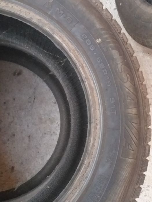 Vând anvelope de iarnă 205 60r 15