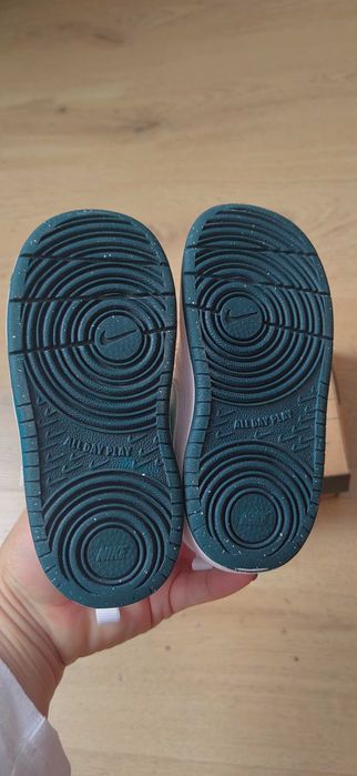 Маратонки, сандали и платненки