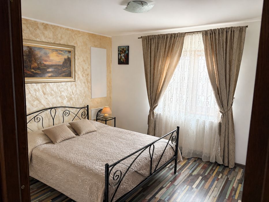 Vând casă Buhuși - 4 camere, 195 mp!