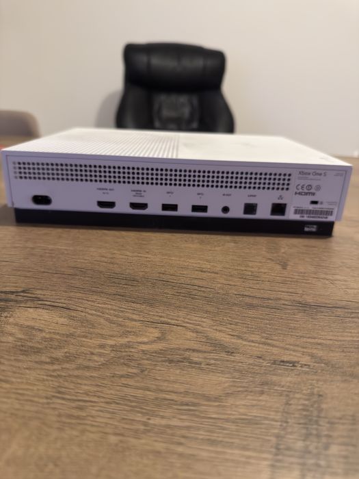 Xbox One S 500gb в добро състояние