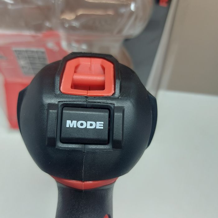 Milwaukee LED акумулаторен фенер  M12 SLED-0