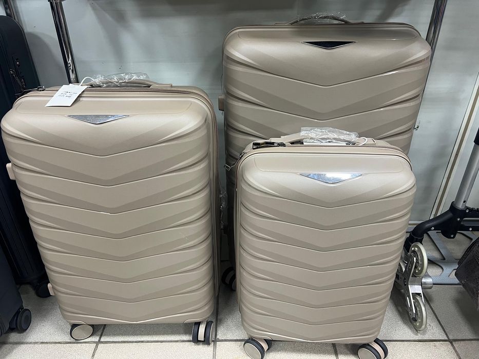 Чемоданы комплект или отдельно чехлы