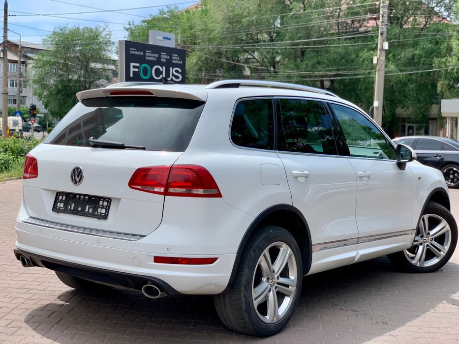 VW Touareg R-LINE 3.0 TDI 4x4 – Full Option – 2014-nu accept schimburi!