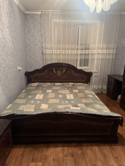 Кровать, комод с зеркалом, шкаф, 2 тумбочки