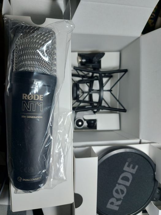 Микрофон Rode NT1 5th Generation черный, серебристый