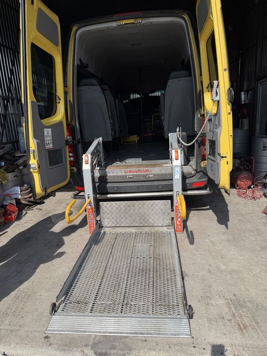 Vand lift hidraulic persone cu dizabilitati