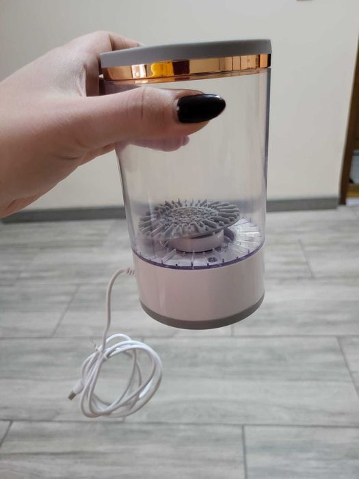 Aparat de curatat pensule