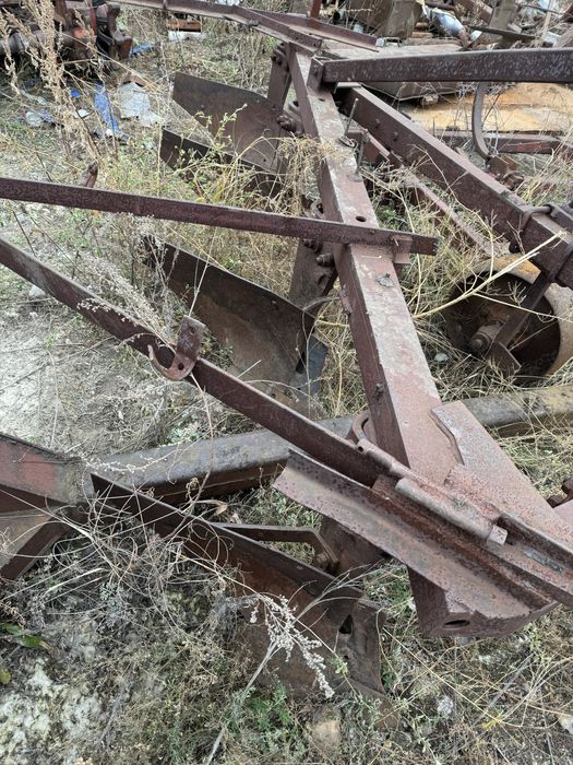 Продам 2 плуга 4 х корпусные