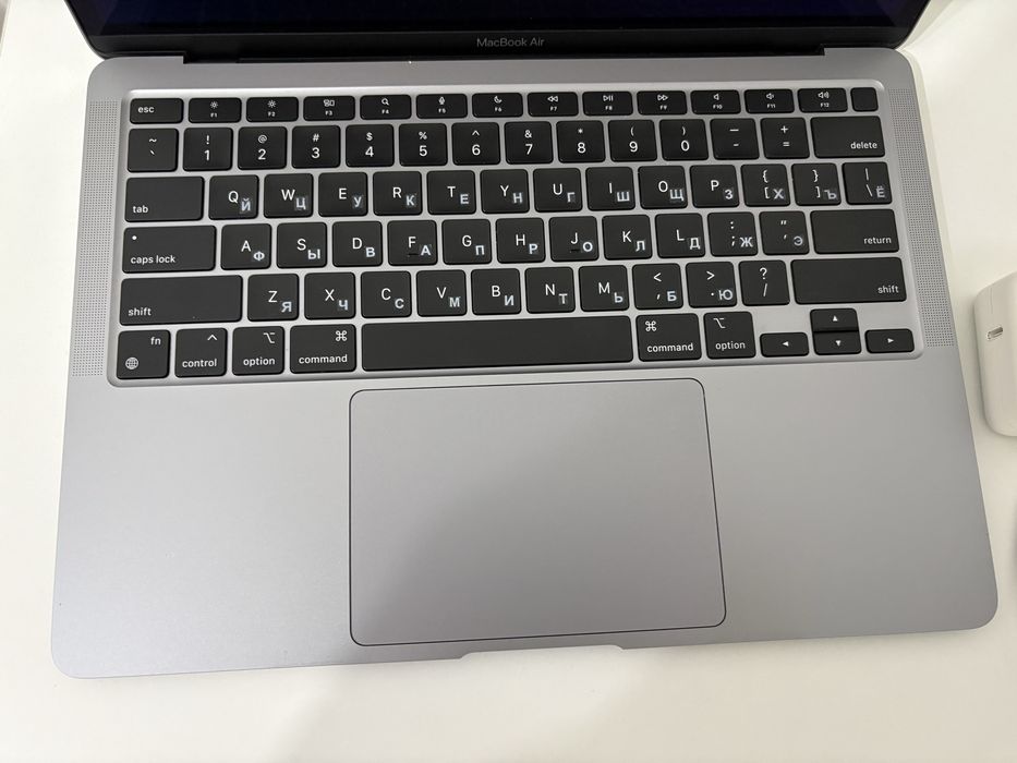 Продам Macbook Air 13 / 2020 / 13.3 / 256 gb