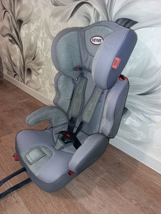 Продам детское автокресло  Heyner