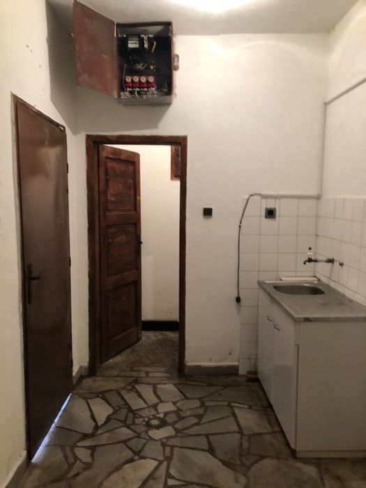 Дава се под наем Магазин в Кюстендил, Център - 37 кв.м за 300 € - Снимка #2