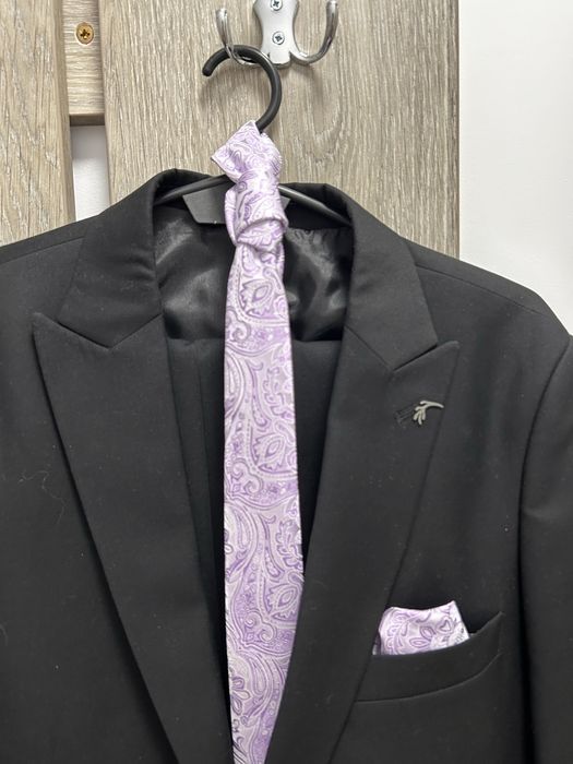 Costum barbati aproape nou