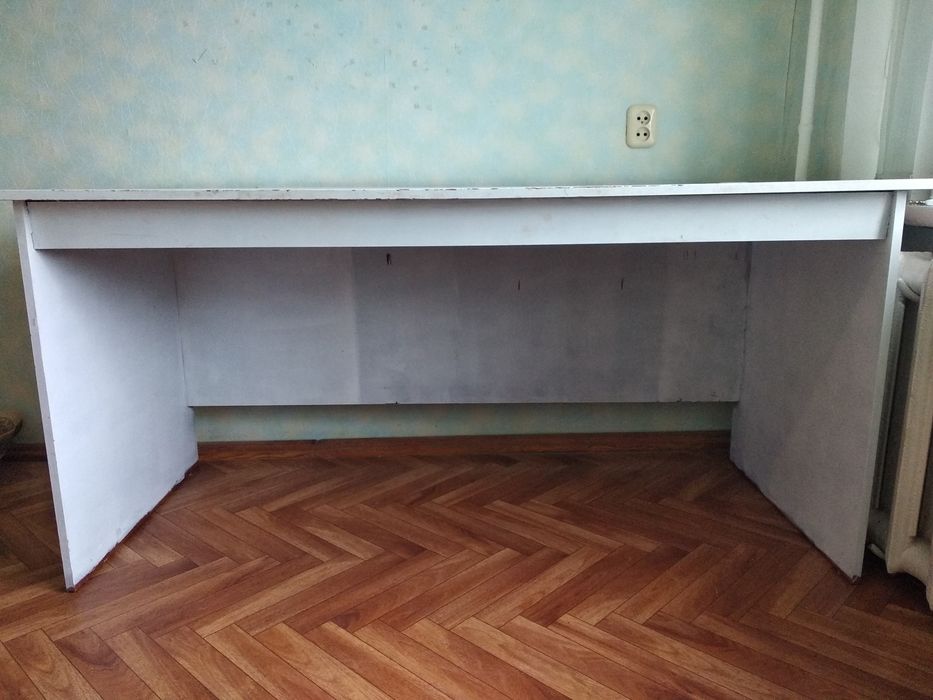 Продам  столы разные