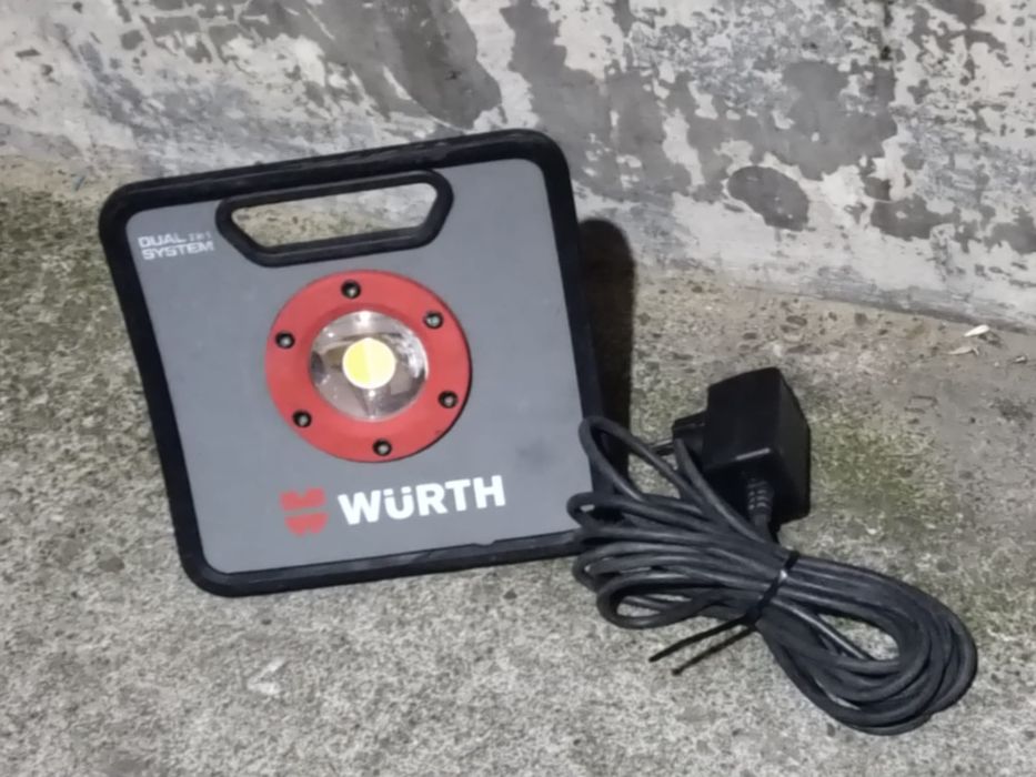 Lanterna de lucru marca wurth functionala se vinde cu încărcător pret 350 de lei bucată