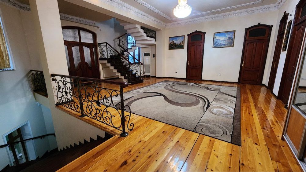 Registon Mahallasida 6 sotokli hovli uy sotiladi