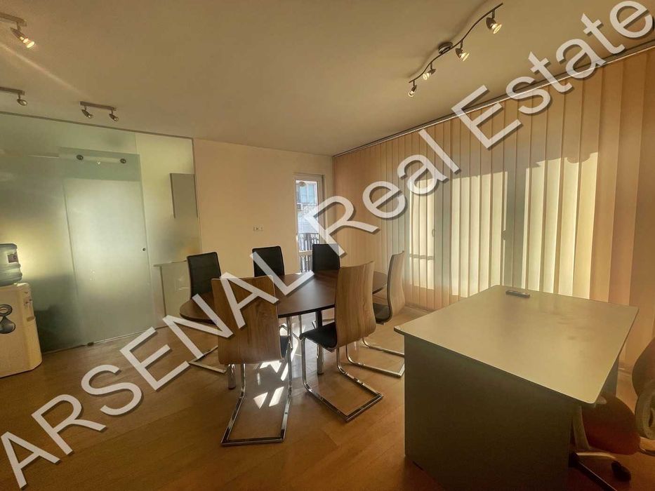 Тристаен апартамент под наем, Център