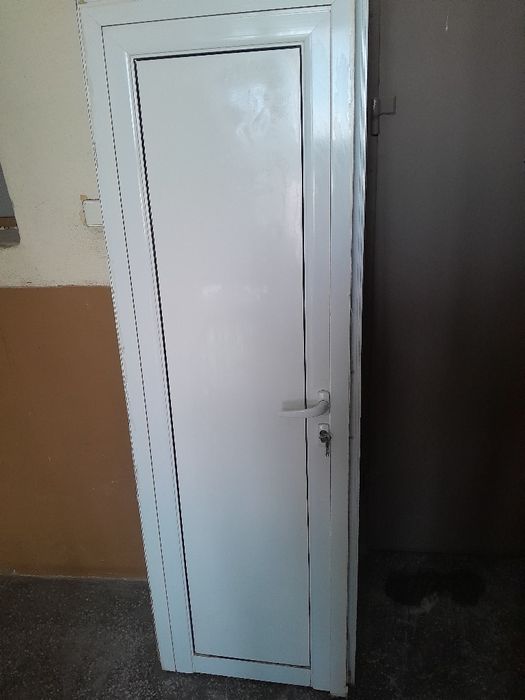 Продавам алуминиева врата за баня 120 евро
