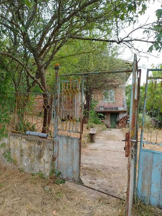 Продавам къща в село Светля